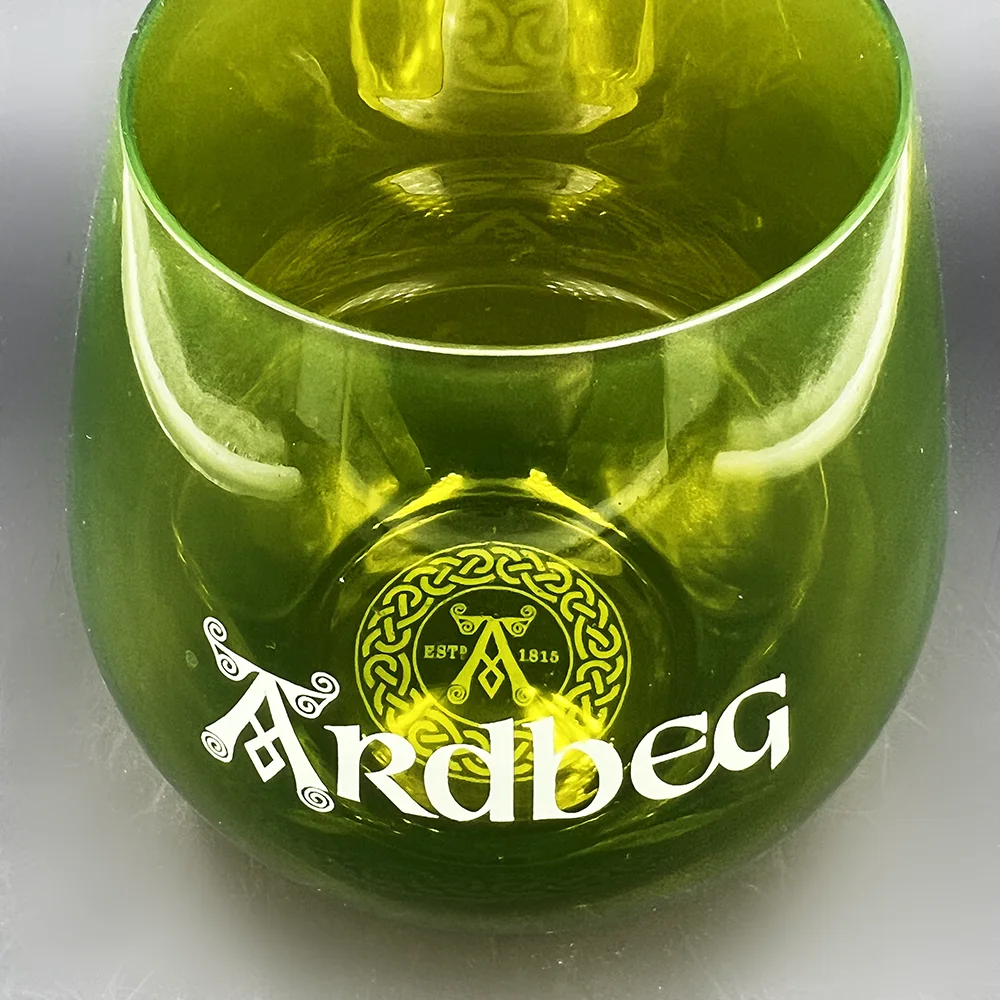 farbiges glas mit logo mgi glasdekor